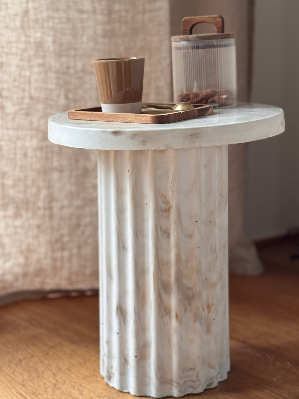 Table d’appoint en béton – “Atlas”