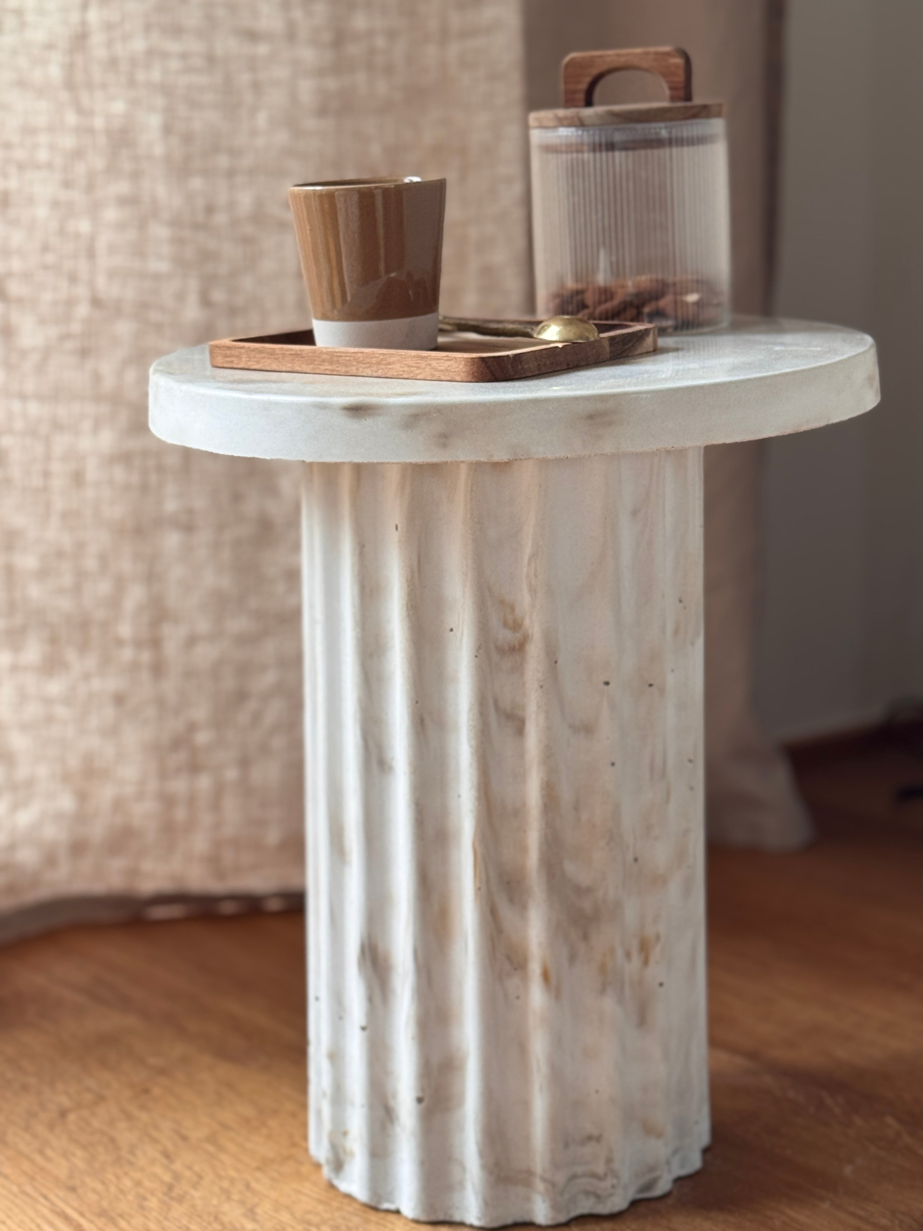 Table d’appoint en béton – “Atlas”